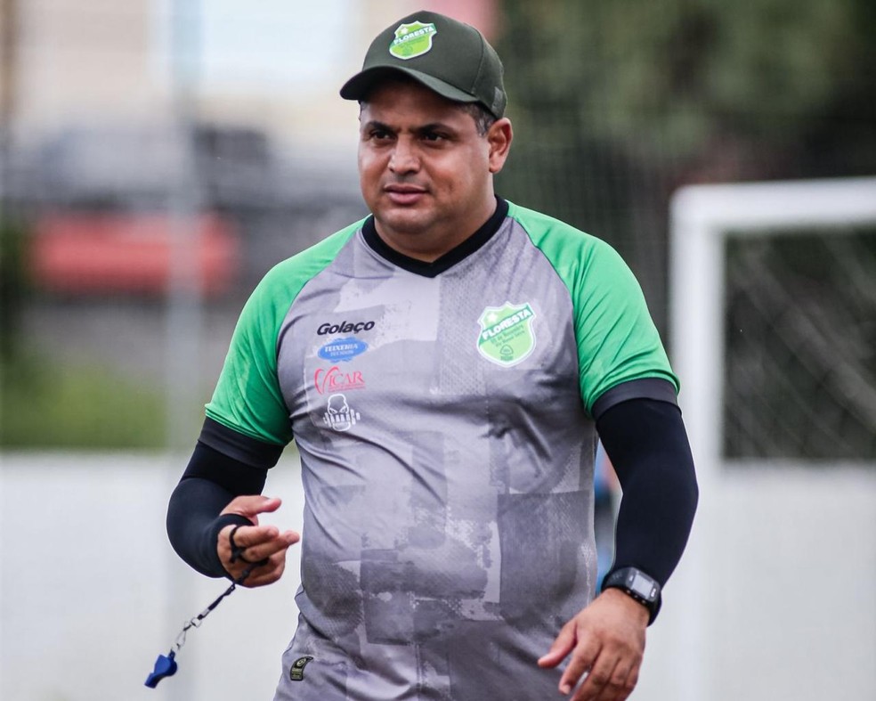 Leston Júnior, treinador do Floresta