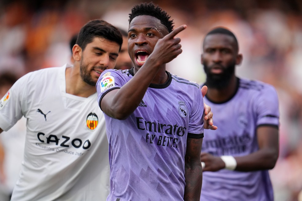 Vinicius Junior é algo de racismo durante o jogo entre Valencia e Real Madrid — Foto: Getty Images