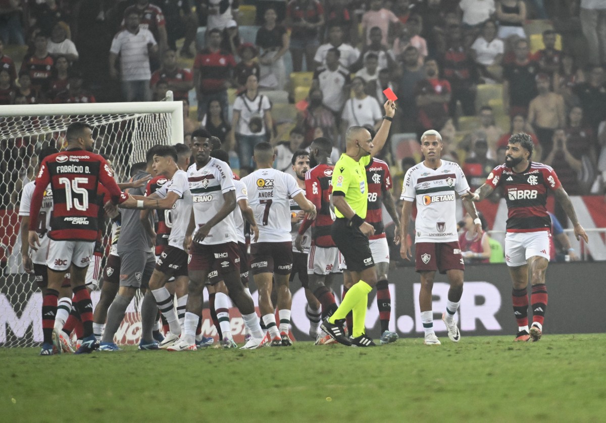Grupo protocola notícia de infração contra o Flamengo por cantos homofóbicos no Fla-Flu
