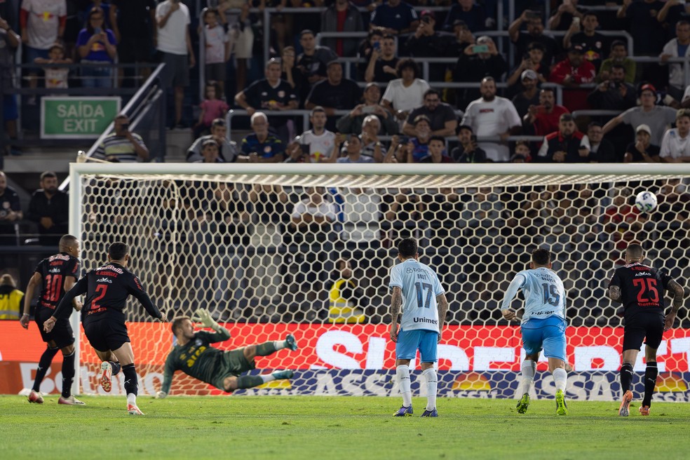 Bragantino venceu com gol de pênalti de Jhon Jhon