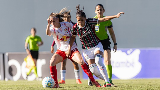 Com uma a menos, Flu vira sobre o Bragantino; siga em tempo real