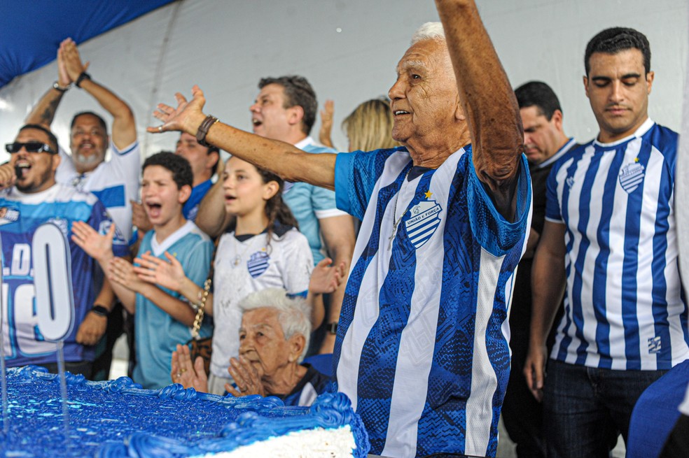 Torcedores do CSA celebram os 111 anos do clube — Foto: Augusto Oliveira/CSA