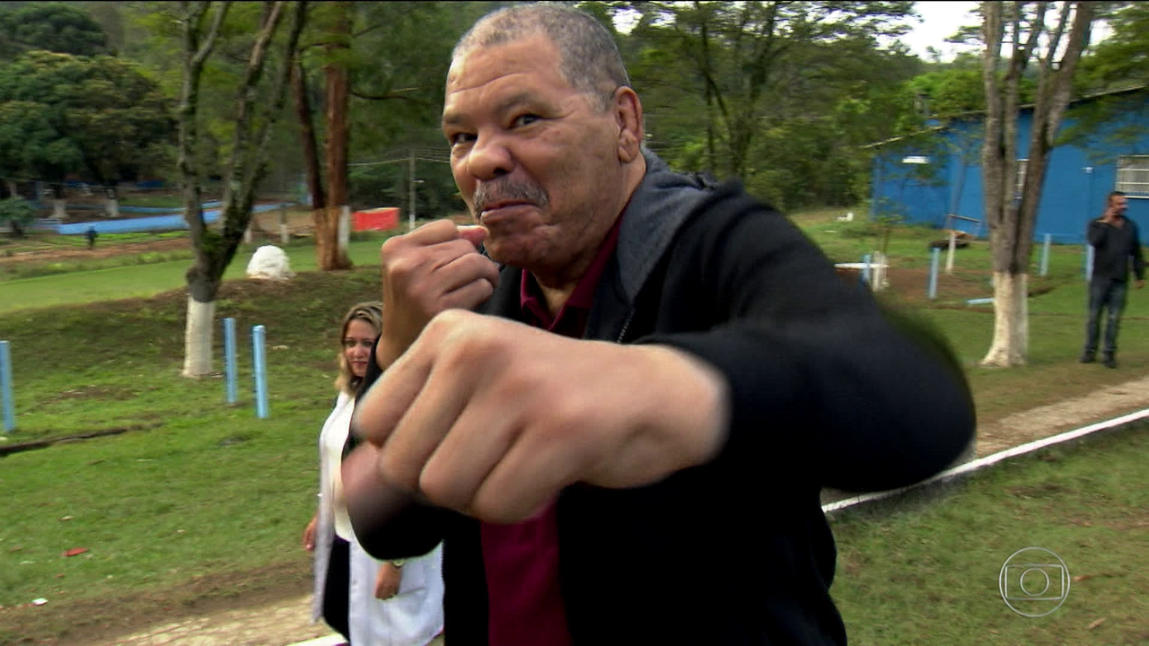 Maguila completa 60 anos de idade e luta contra doença degenerativa do cérebro