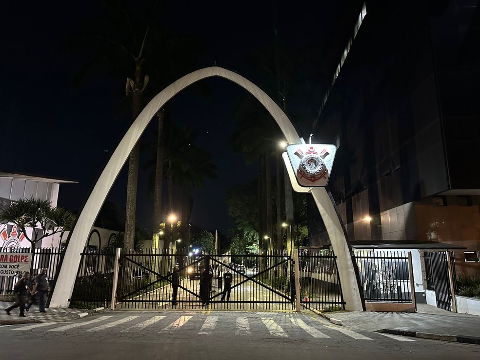 Parque São Jorge, sede do Corinthians, durante votação do impeachment de Augusto Melo — Foto: Bruno Cassucci