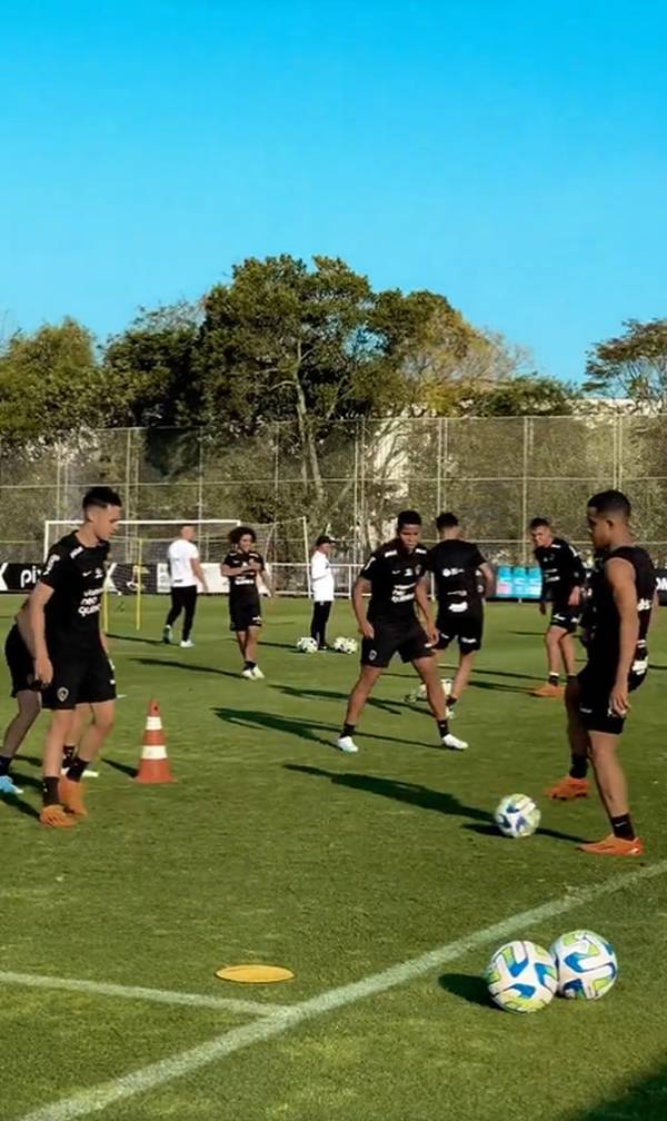 Corinthians se reapresenta e tem reservas em campo no primeiro treino antes de Dérbi