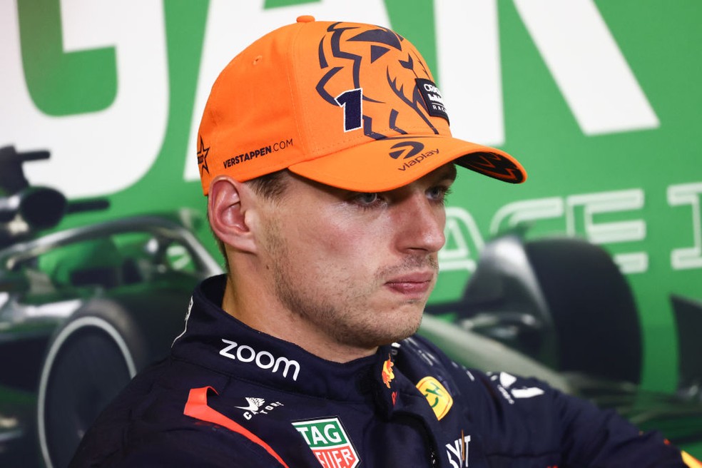 GP do Bahrein: Verstappen comemora pole position após 'começo difícil