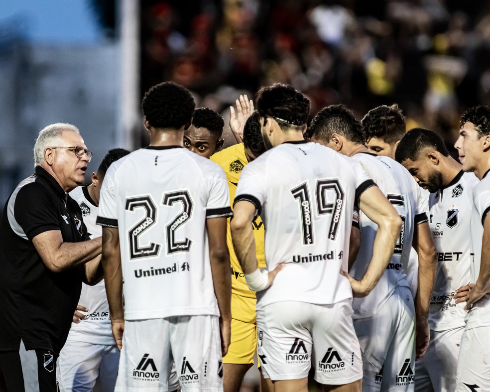 Waguinho Dias tem a missão de levar o ABC ao acesso — Foto: Guilherme Drovas/ABC