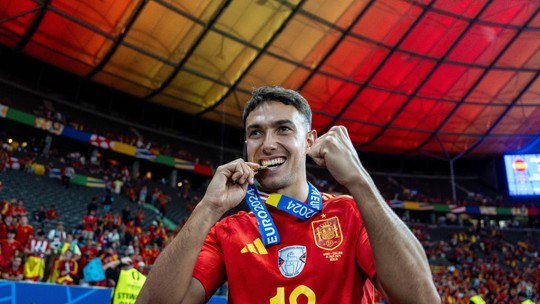 Técnico do Liverpool explica negócio furado com espanhol campeão da Euro