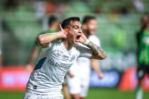Cristaldo repete feito de Suárez no Grêmio e atinge duplo-duplo com gol contra o América-MG