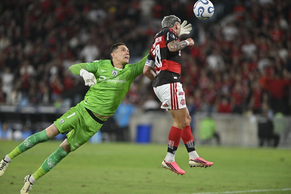Arrascaeta marca em Flamengo x Ind. Del Valle — Foto: André Durão/ge