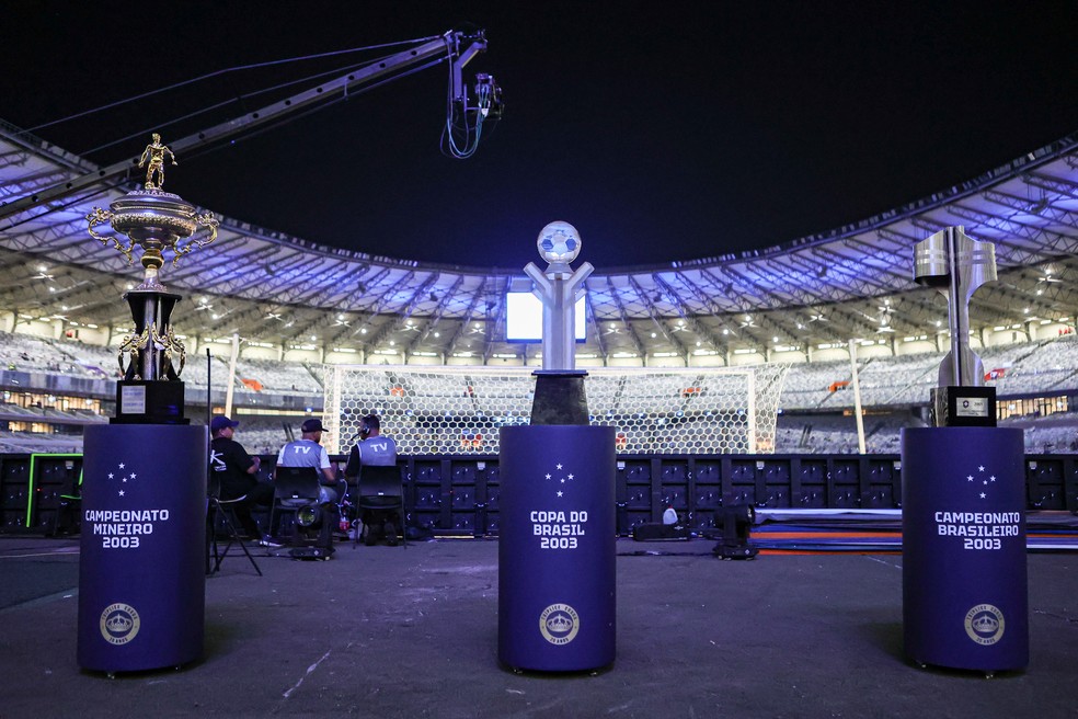 Troféus conquistados pelo Cruzeiro em 2003 — Foto: Gilson Lobo/AGIF