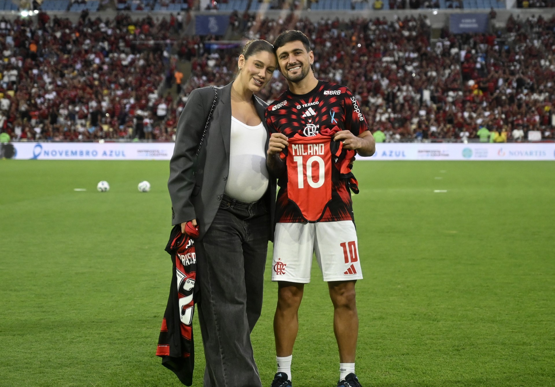 Flamengo homenageia Arrascaeta no Maracanã após renovação até 2028