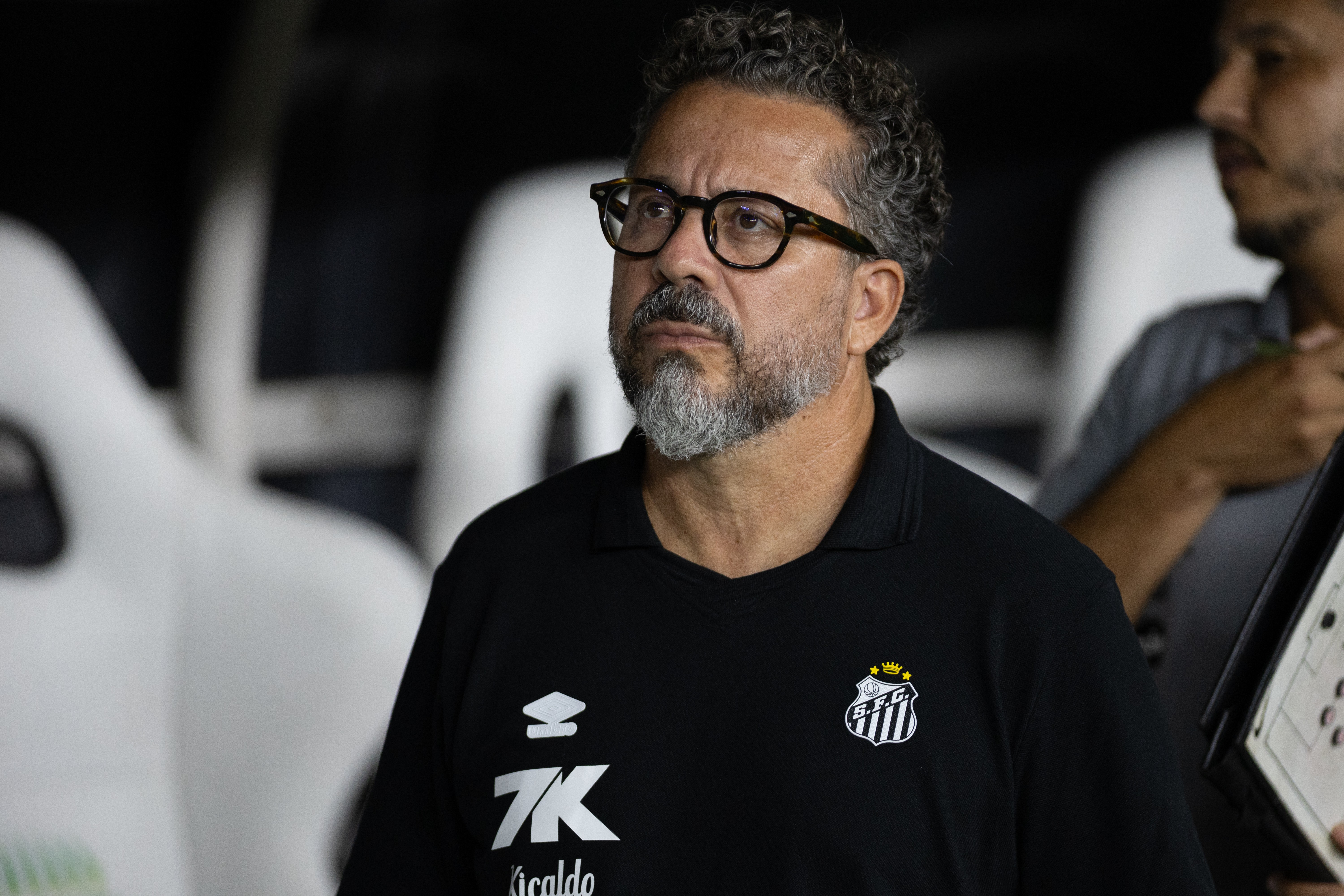 Cleber Xavier valoriza evolução do Santos e admite ansiedade pela renovação de Neymar