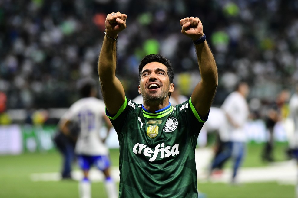 Abel Ferreira comemora mais um título pelo Palmeiras — Foto: Marcos Ribolli