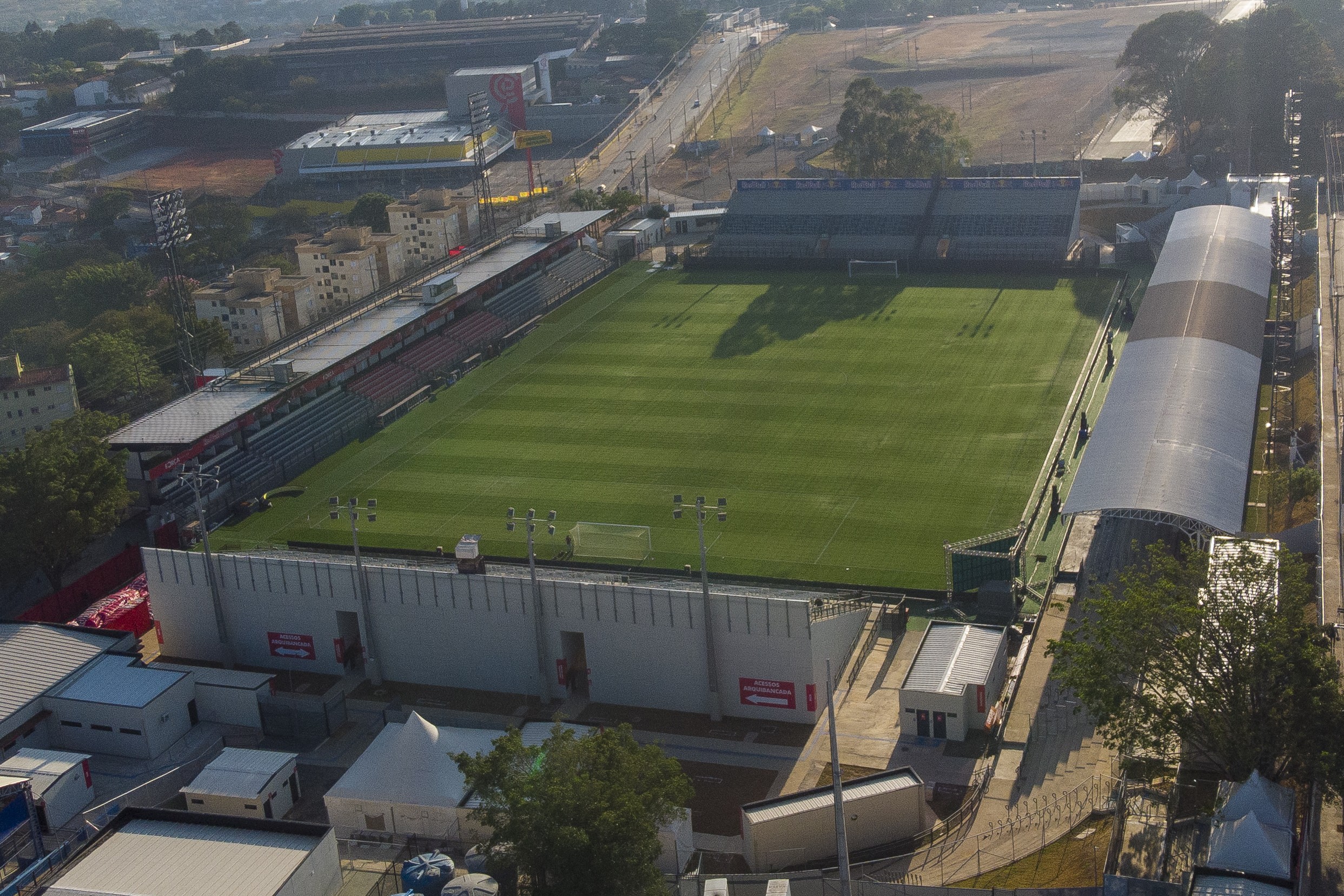 Transmissão ao vivo, horário e escalações de Bragantino x Grêmio no futebol.