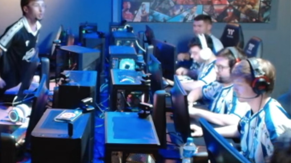 VÍDEO: Clássico Avaí e Figueirense tem confusão em torneio de E-Sports
