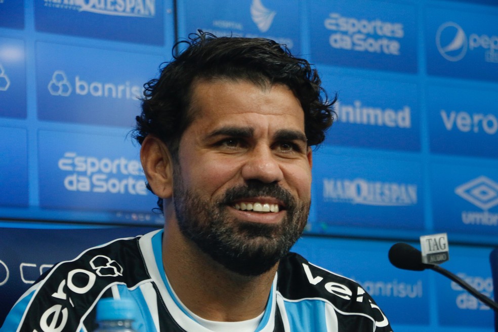 Diego Costa é apresentado pelo Grêmio — Foto: João Victor Teixeira