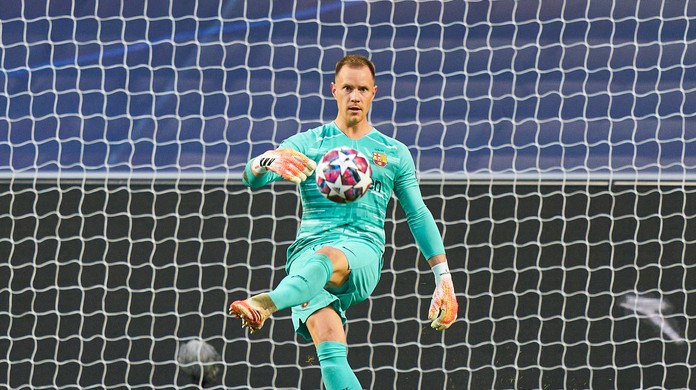 Ter Stegen passará por cirurgia nas costas e deve desfalcar Barcelona por 2  meses