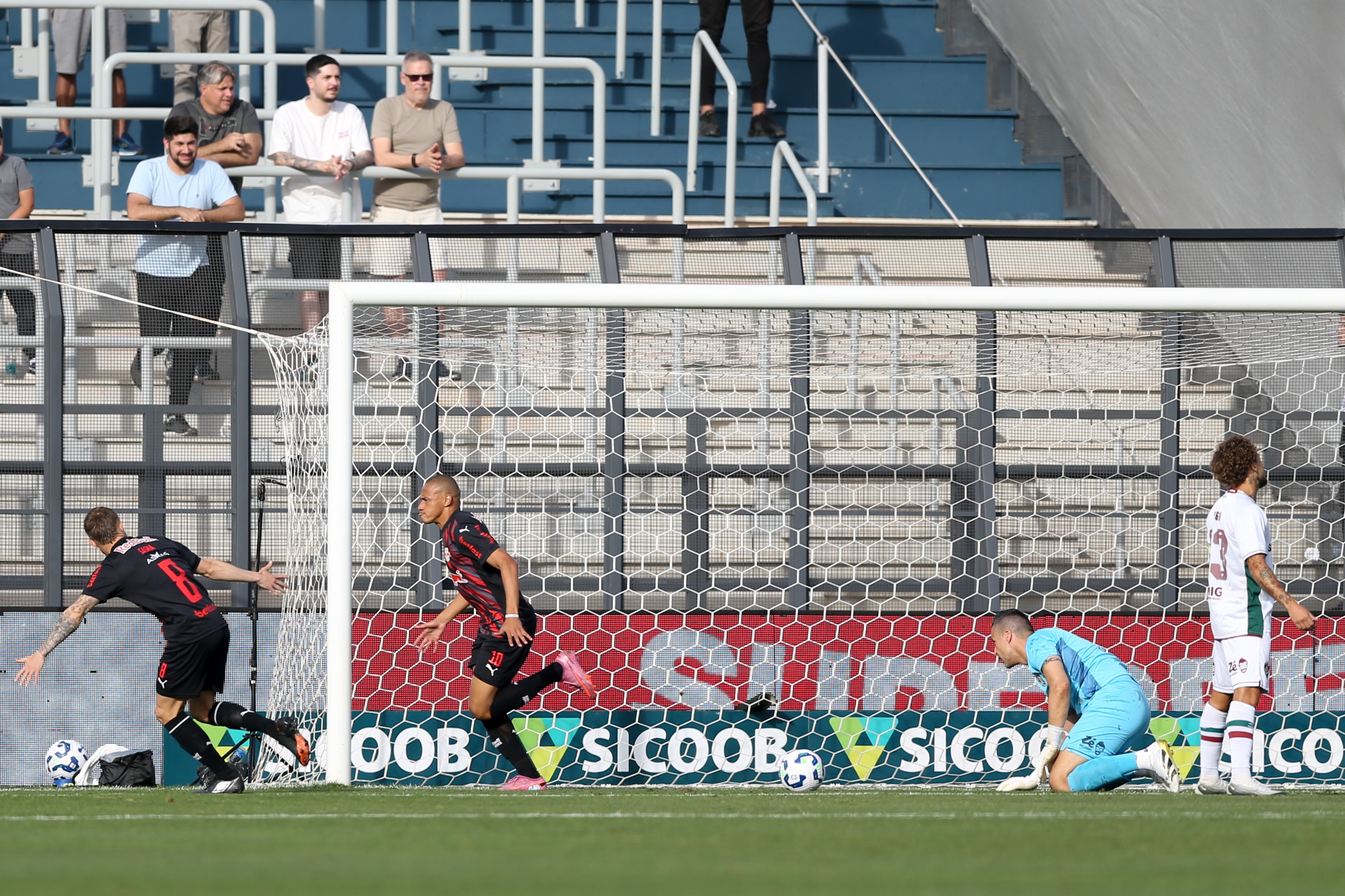Análise: Fluminense faz jogo desastroso e é cobrado merecidamente por Renato