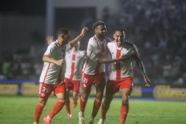 Internacional segue na liderança do returno com ampla vantagem sobre o Palmeiras