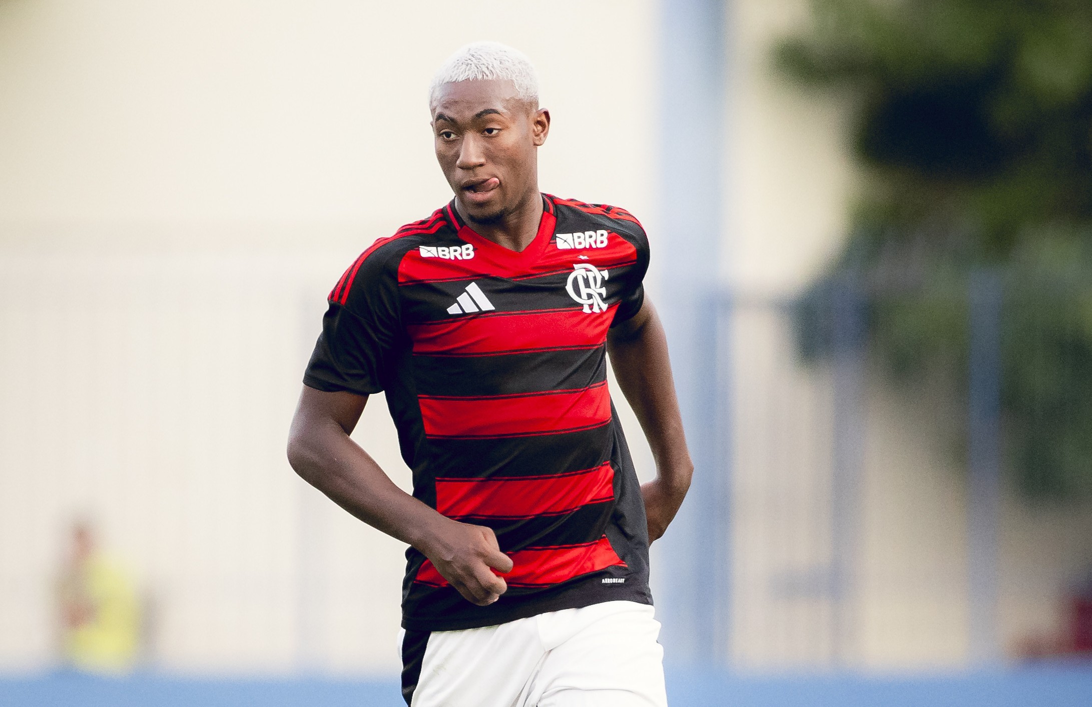 Athletico fecha com ex-Flamengo e ex-Palmeiras para Taça FPF