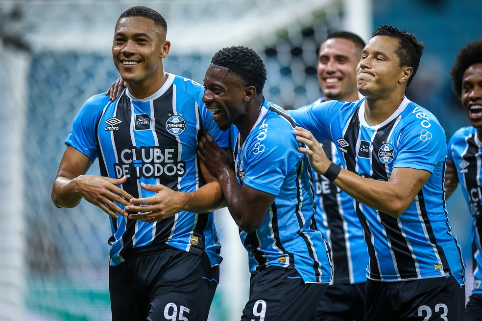 Três reforços de uma vez e uma vaga na liderança em jogo: a noite mais importante do Grêmio na Sul-Americana