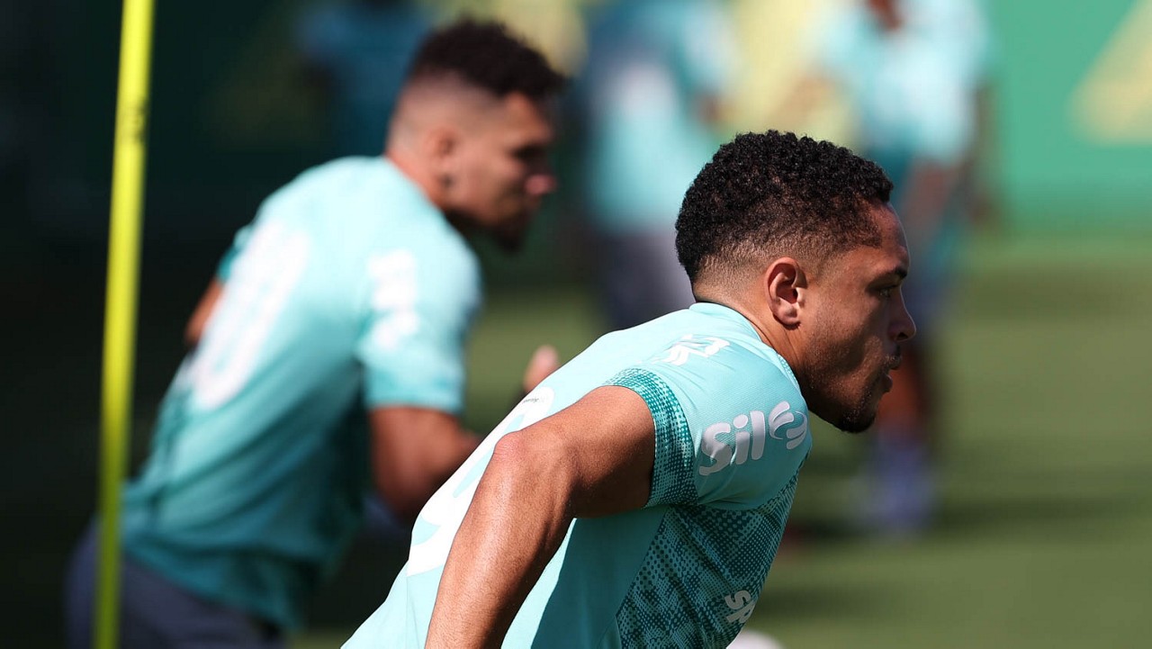 Vitor Roque Intensifica Recuperação em Treinos no Palmeiras, Enquanto Paulinho Retorna aos Gramados
