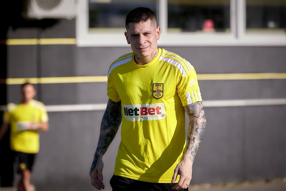 Juan Manuel Iturbe atua no Aris, da Grécia — Foto: Divulgação/ARIS F.C.