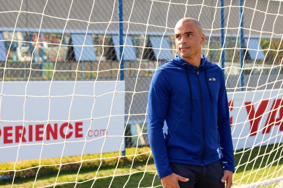 Julio César se aposentou como goleiro e virou assistente de gestão do Bragantino — Foto: João Delfino/ge