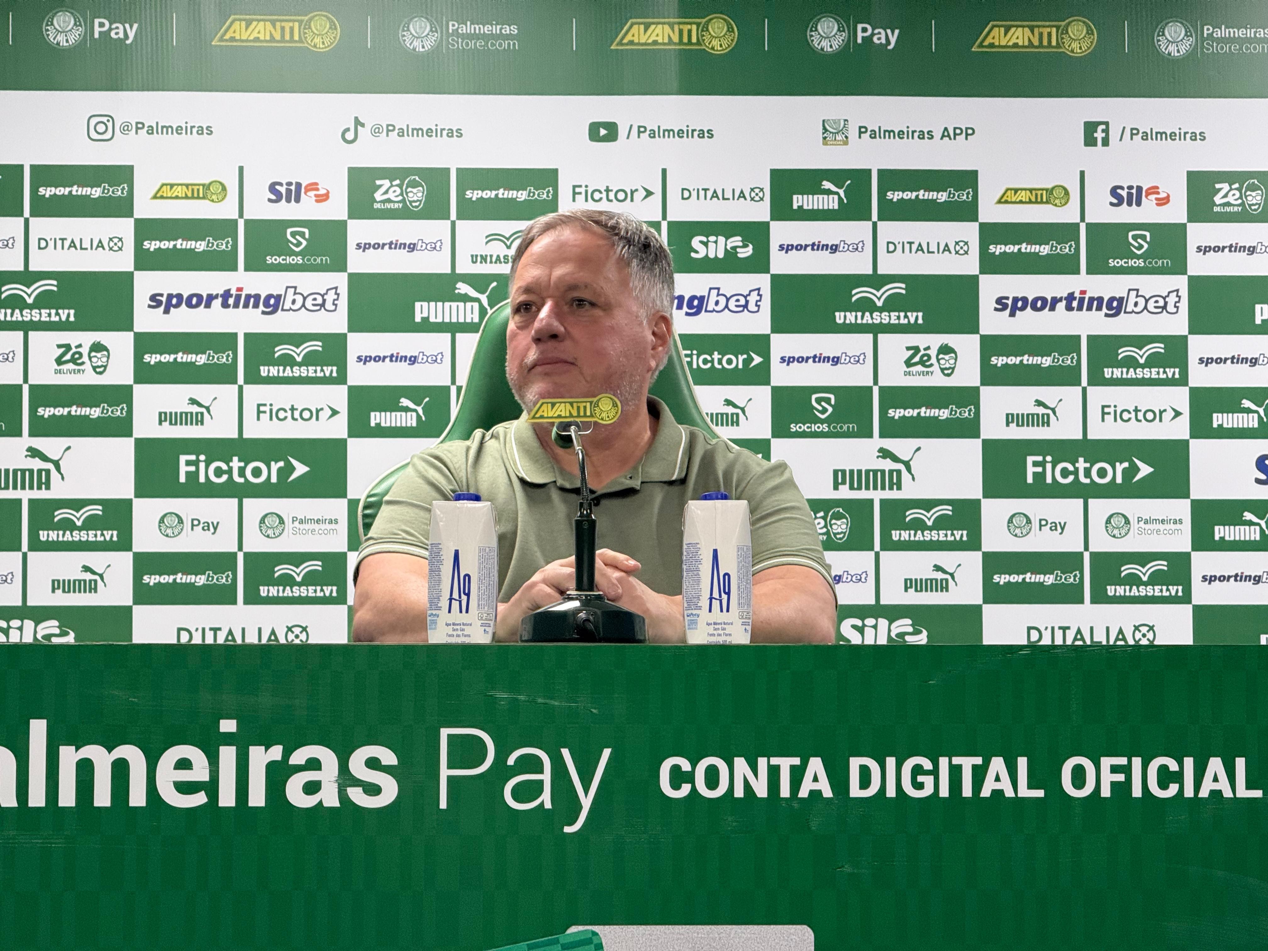 Barros se defende de críticas e admite busca do Palmeiras por reforço: 