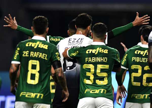 Corinthians perde o Dérbi e Henrique pede mais coragem ao time.