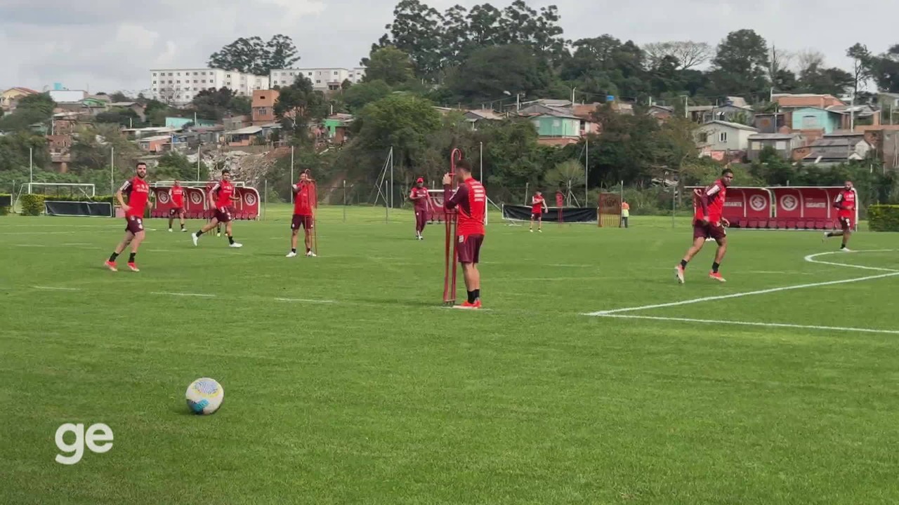 Jogadores ensaiam jogadah2bet jogo adiadotreino e Borré marca gol da vitória do Inter contra o Cruzeiro