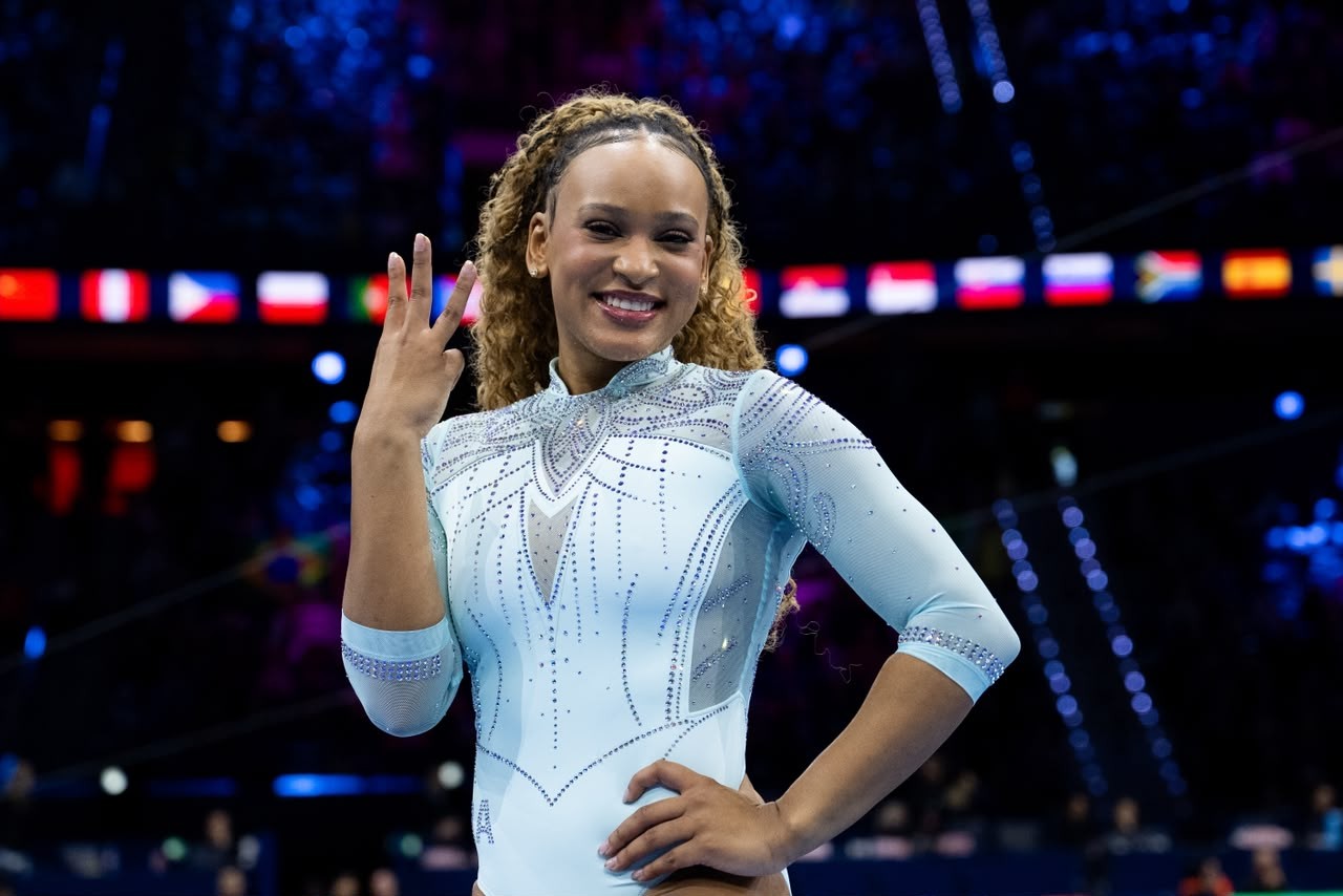 Rebeca Andrade é tricampeã do salto e conquista 10ª medalha em Mundiais de ginástica