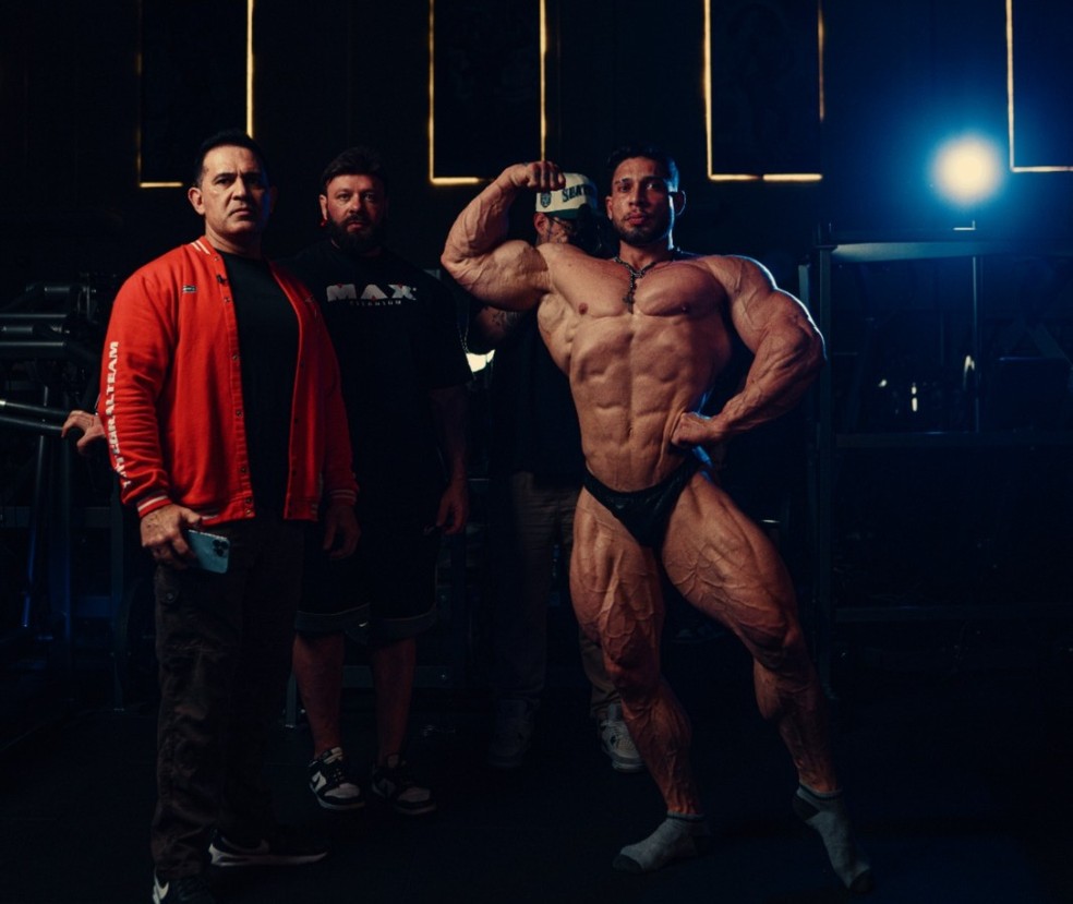 Ramon Dino posa em nova atualização de shape em agosto — Foto: Reprodução/Redes sociais