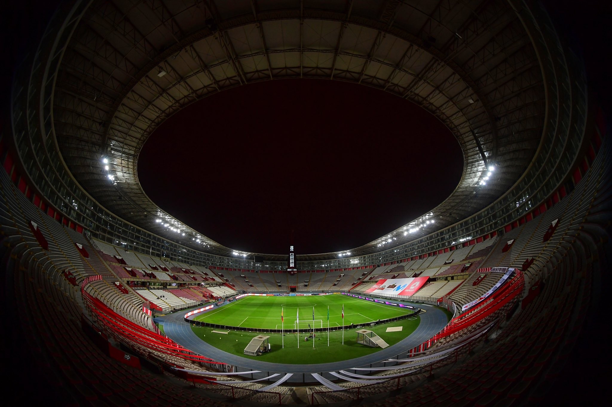 Imagem do estádio Nacional de Lima