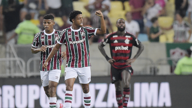 Keno comemora gol do Fluminense contra o Flamengo