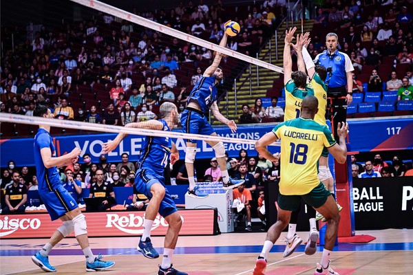 Em jogo eletrizante, Brasil vence Itália no tie-break e sobe na tabela da  Liga das Nações de Vôlei Feminino
