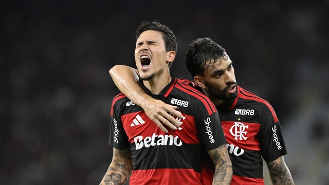 Flamengo goleia o Sampaio Corrêa e vai às quartas de finais do Carioca