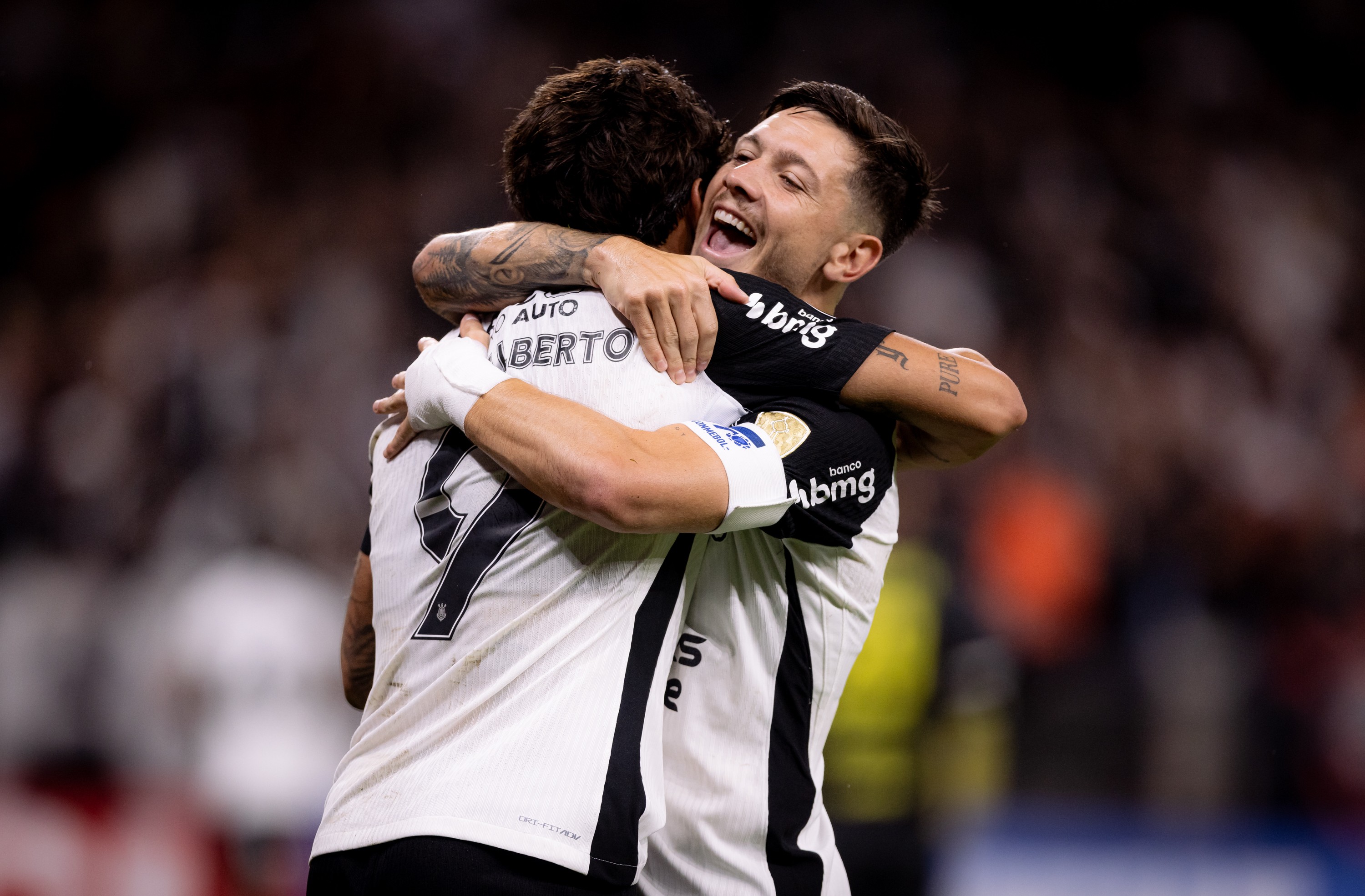 Atacantes do Corinthians Superam 11km por Jogo, Refletindo a Nova Filosofia de Diniz em Campo