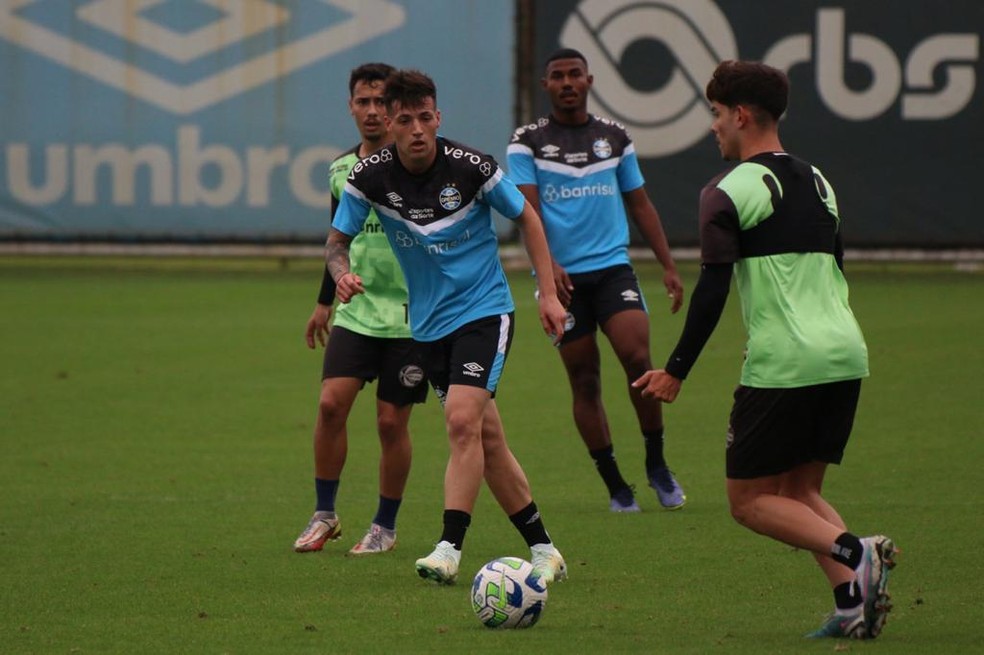Besozzi em jogo-treino do Grêmio com o São José — Foto: Gabriel Girardon