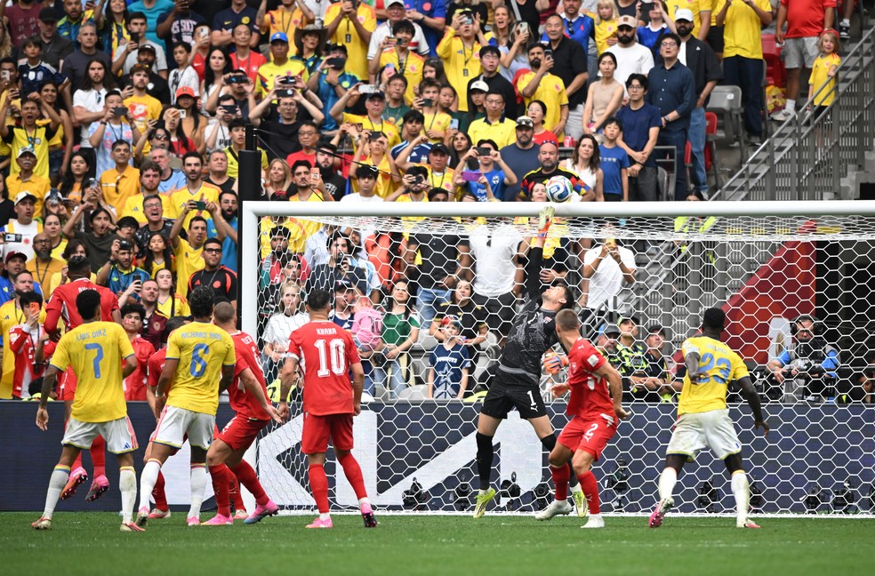 Suíça nas quartas: comemoração após classificação nos pênaltis