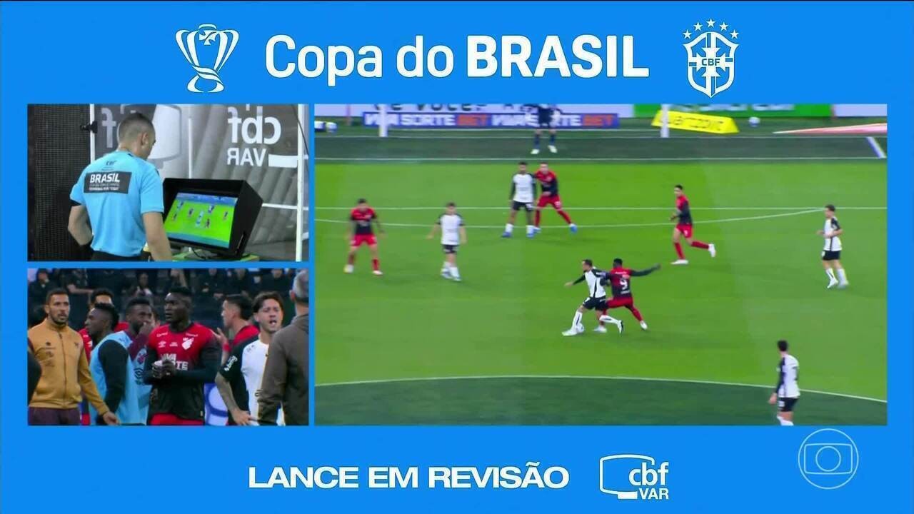 Atacante do Athletico ironiza arbitragem nas redes; confira