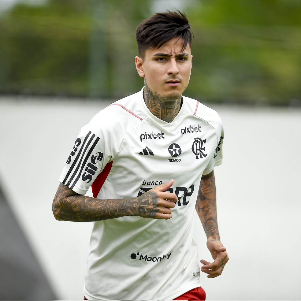 Pulgar em treino do Flamengo — Foto: Marcelo Cortes / CRF