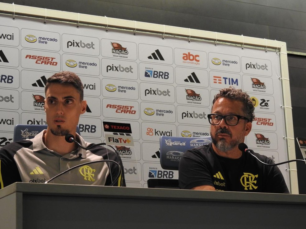 Matheus Bachi e Cleber Xavier na coletiva do Flamengo