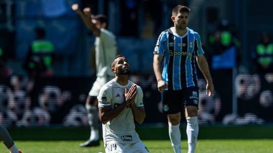 Pouco utilizado no Atlético-MG, Alan Kardec ganha elogios de Milito: "Jogador top, excepcional"