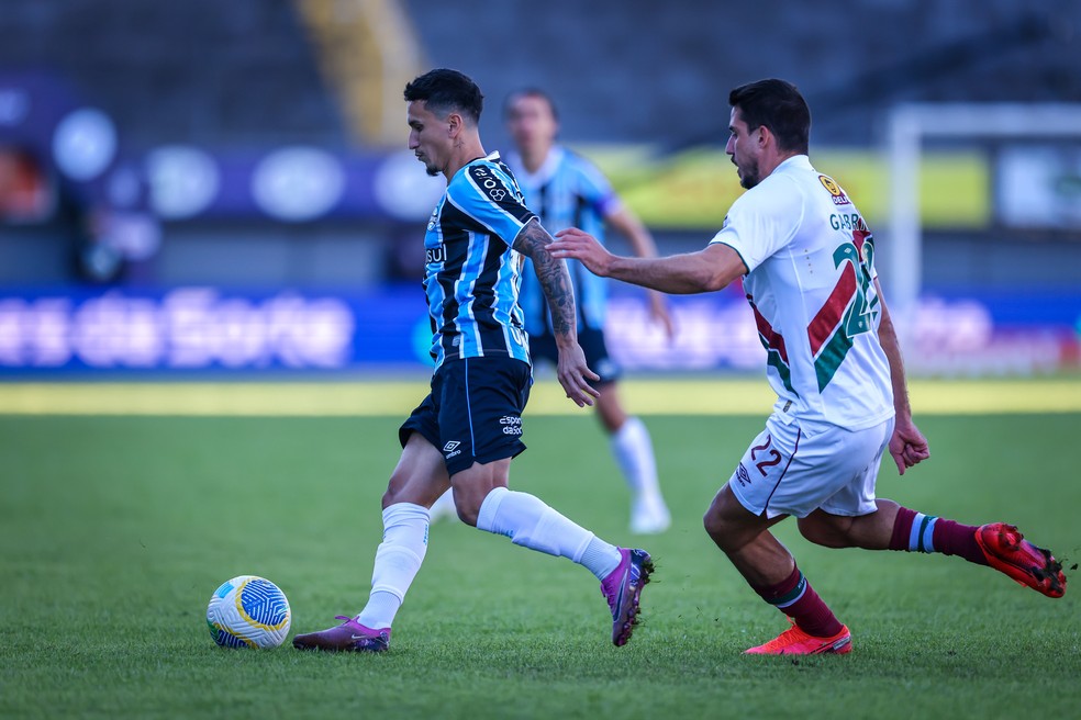 Dodi recebeu terceiro cartão amarelo contra o Fluminense — Foto: Lucas Uebel/Grêmio FBPA