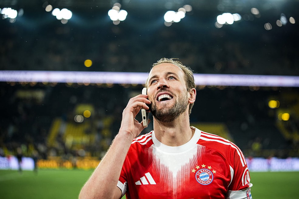Kane marcou duas vezes no jogo do Bayern de Munique com o Borussia Dortmund — Foto: Getty Images