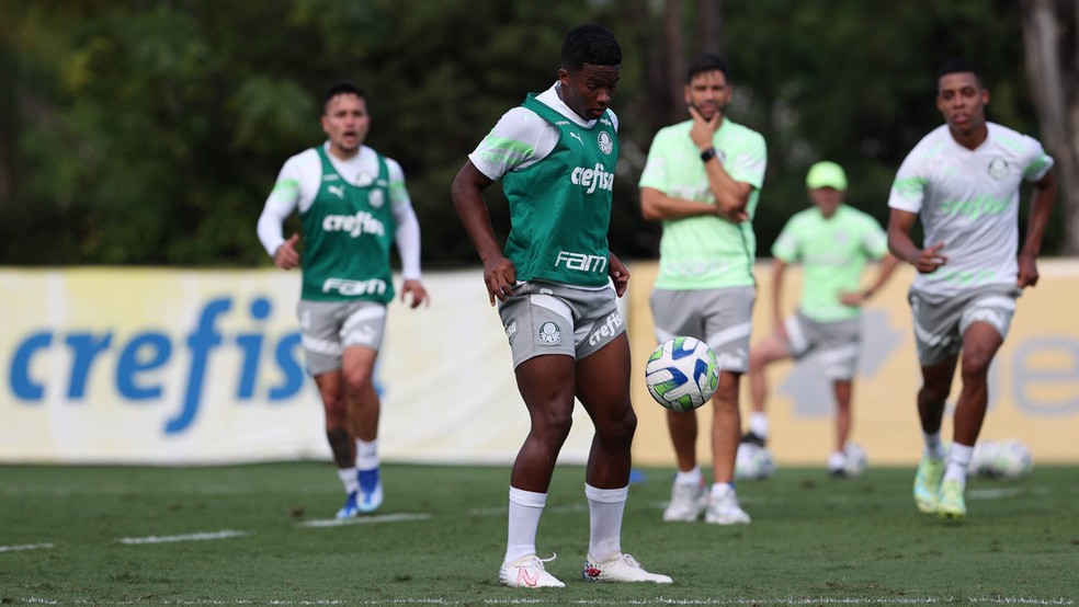Endrick em treino do Palmeiras na Academia de Futebol — Foto: Cesar Greco/Palmeiras