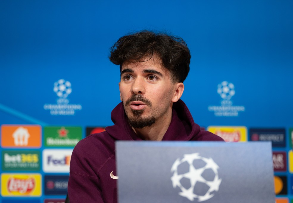 Vitinha em entrevista coletiva antes do jogo contra o Bayern de Munique — Foto: Magdalena Henkel/picture alliance via Getty Images