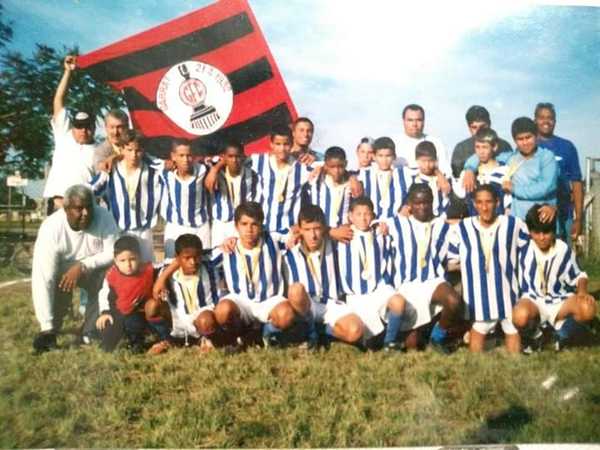 Edenilson: Do Bairro do Grêmio a Jogador Profissional de Futebol